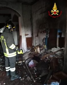 esplosione incendio irgoli