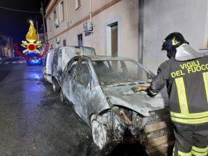 Due auto in fiamme a Galtellì, ecco cosa è successo