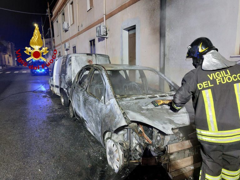 Due auto in fiamme a Galtellì, ecco cosa è successo