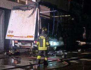 Camion di Tortolì in fiamme