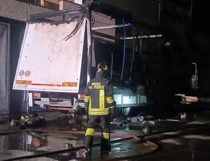Camion di Tortolì in fiamme