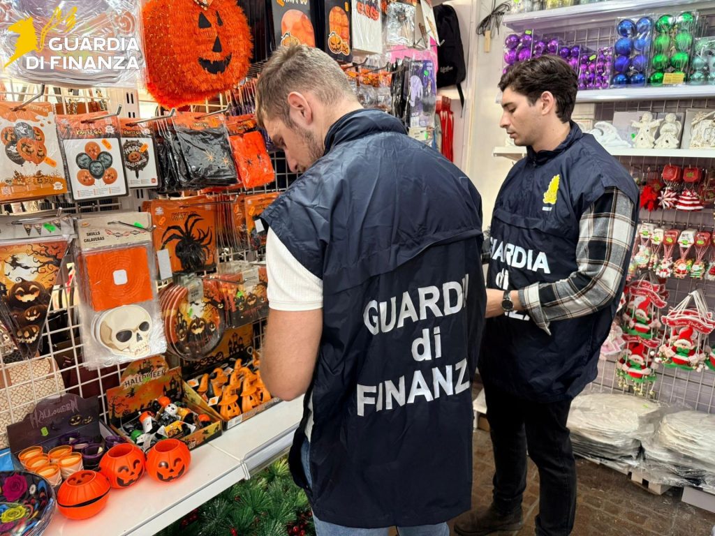 La merce sequestrata dalla Finanza a Nuoro
